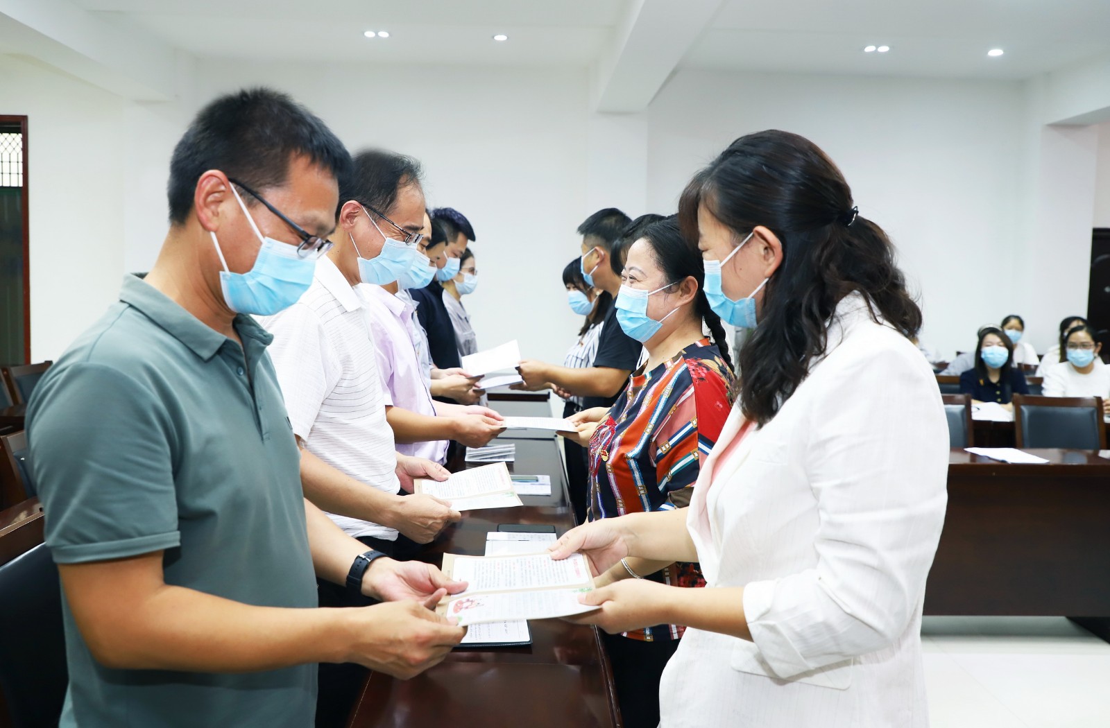 威客园区：共话座谈 廉洁寄语_调整大小
